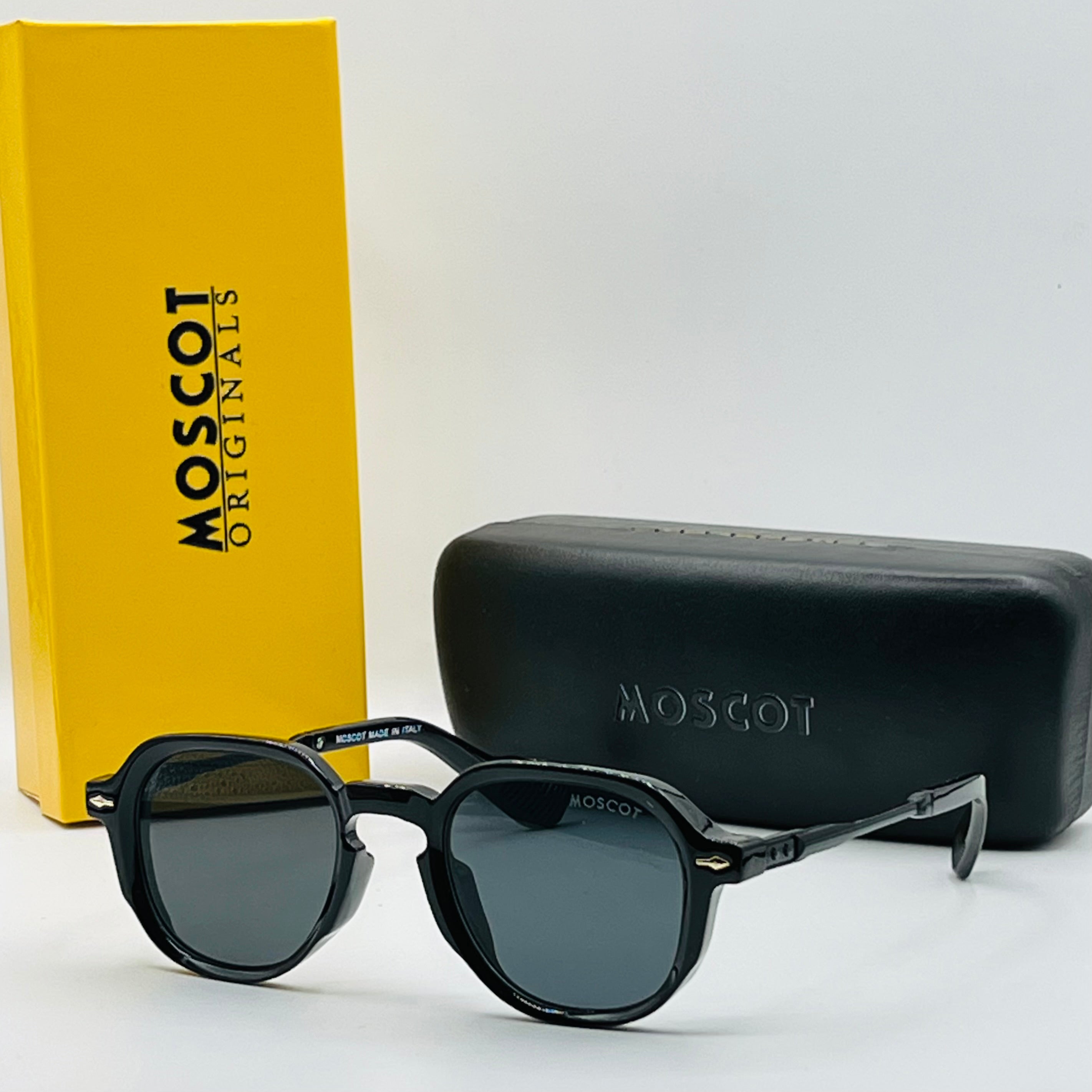 MOSCOT B