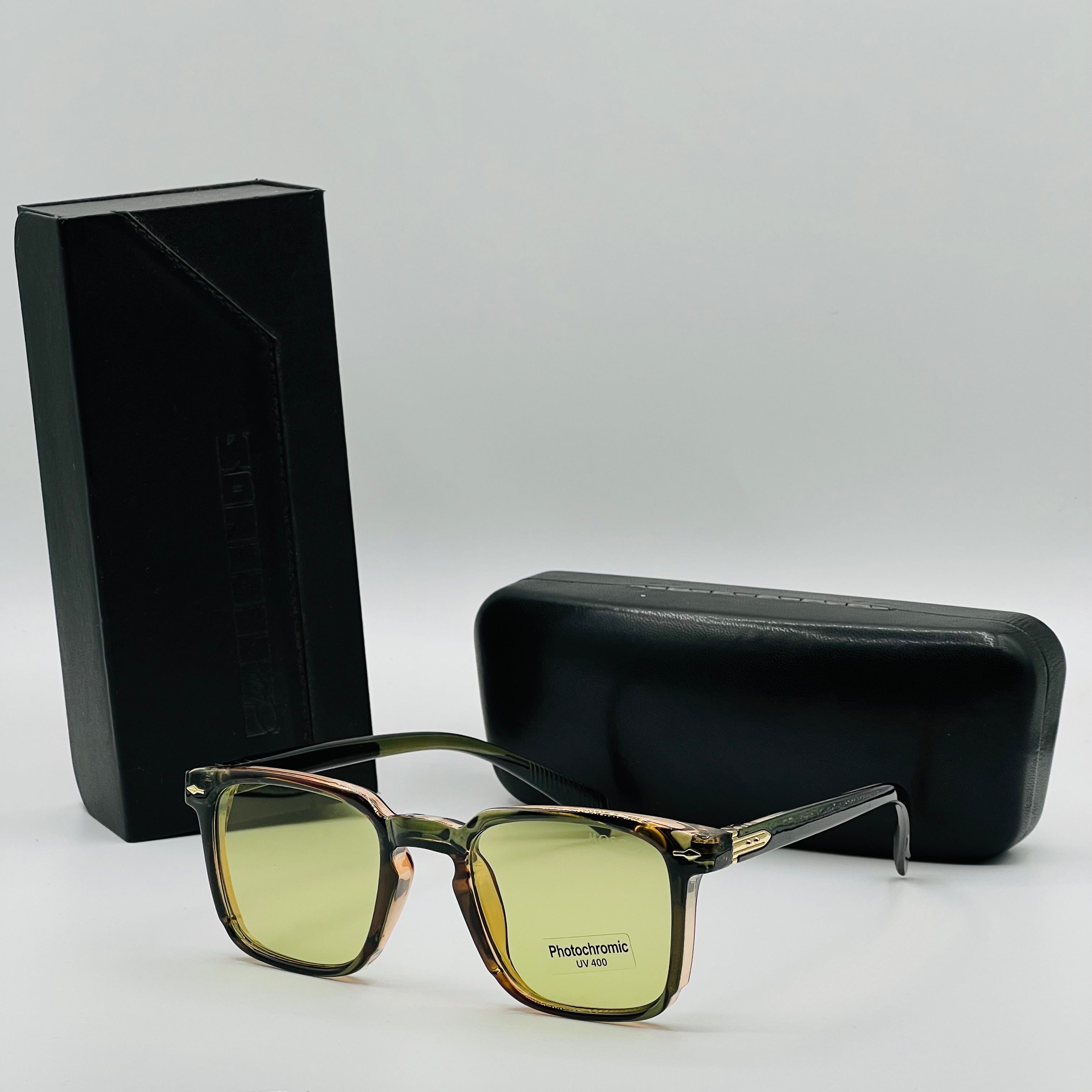 MOSCOT C