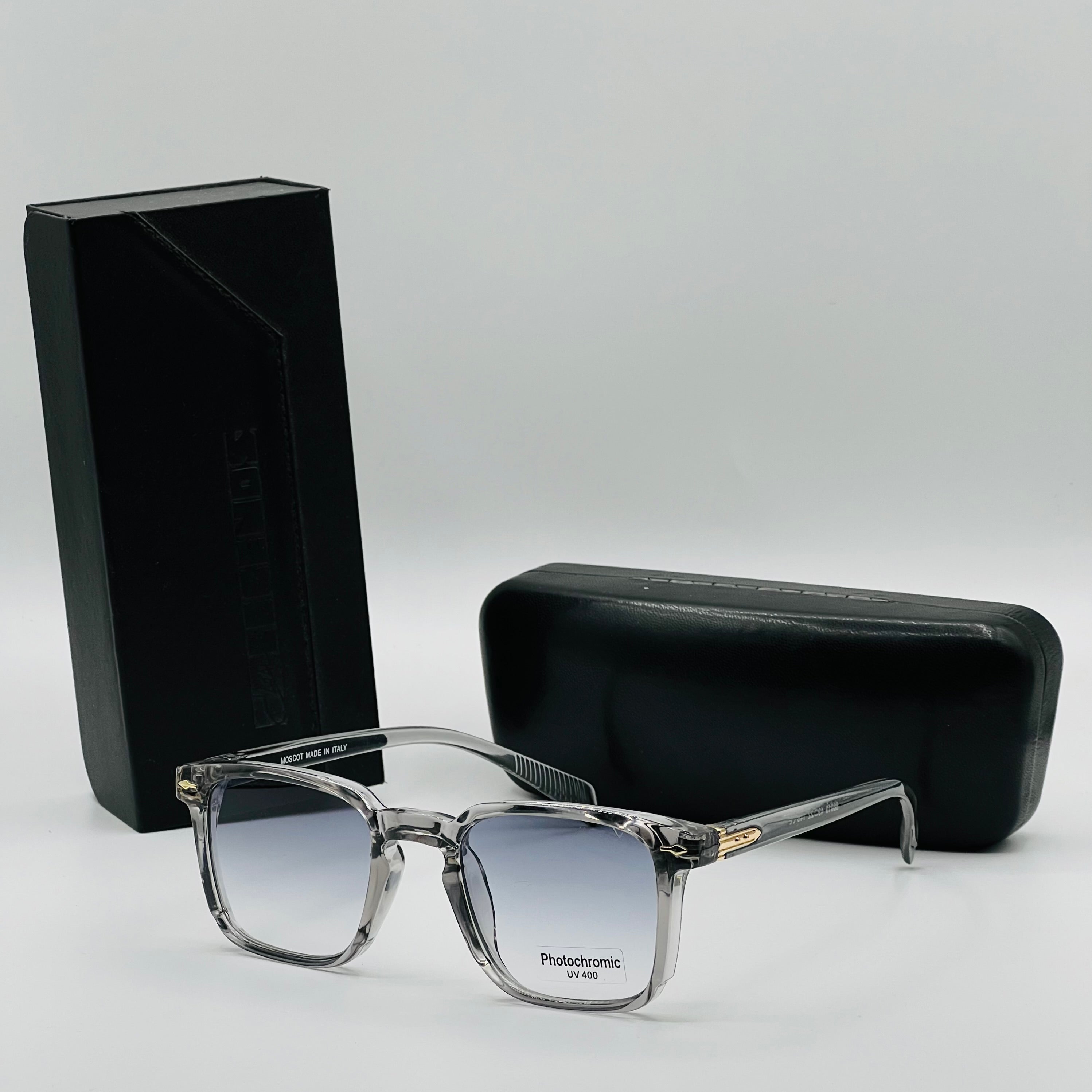 MOSCOT C