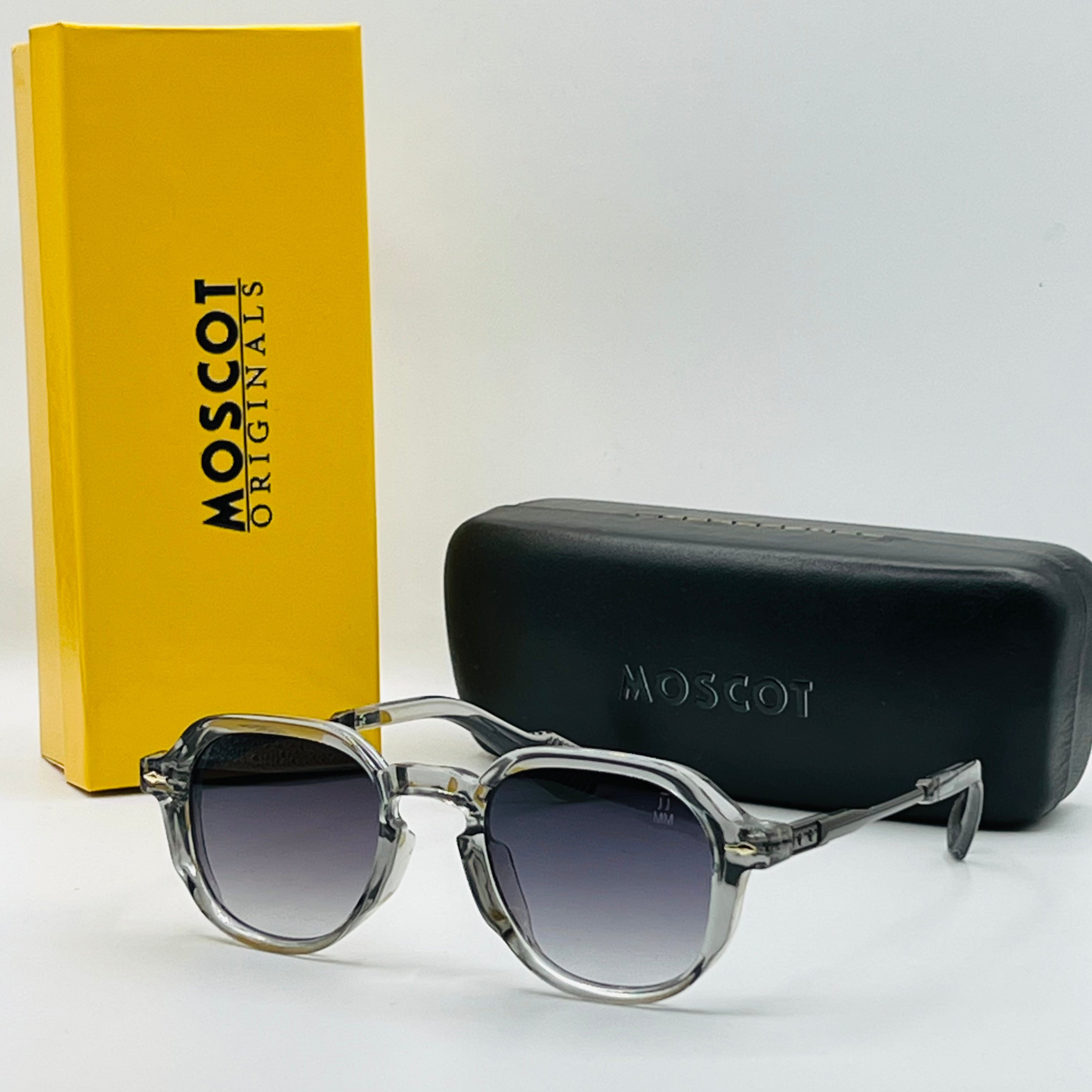 MOSCOT B