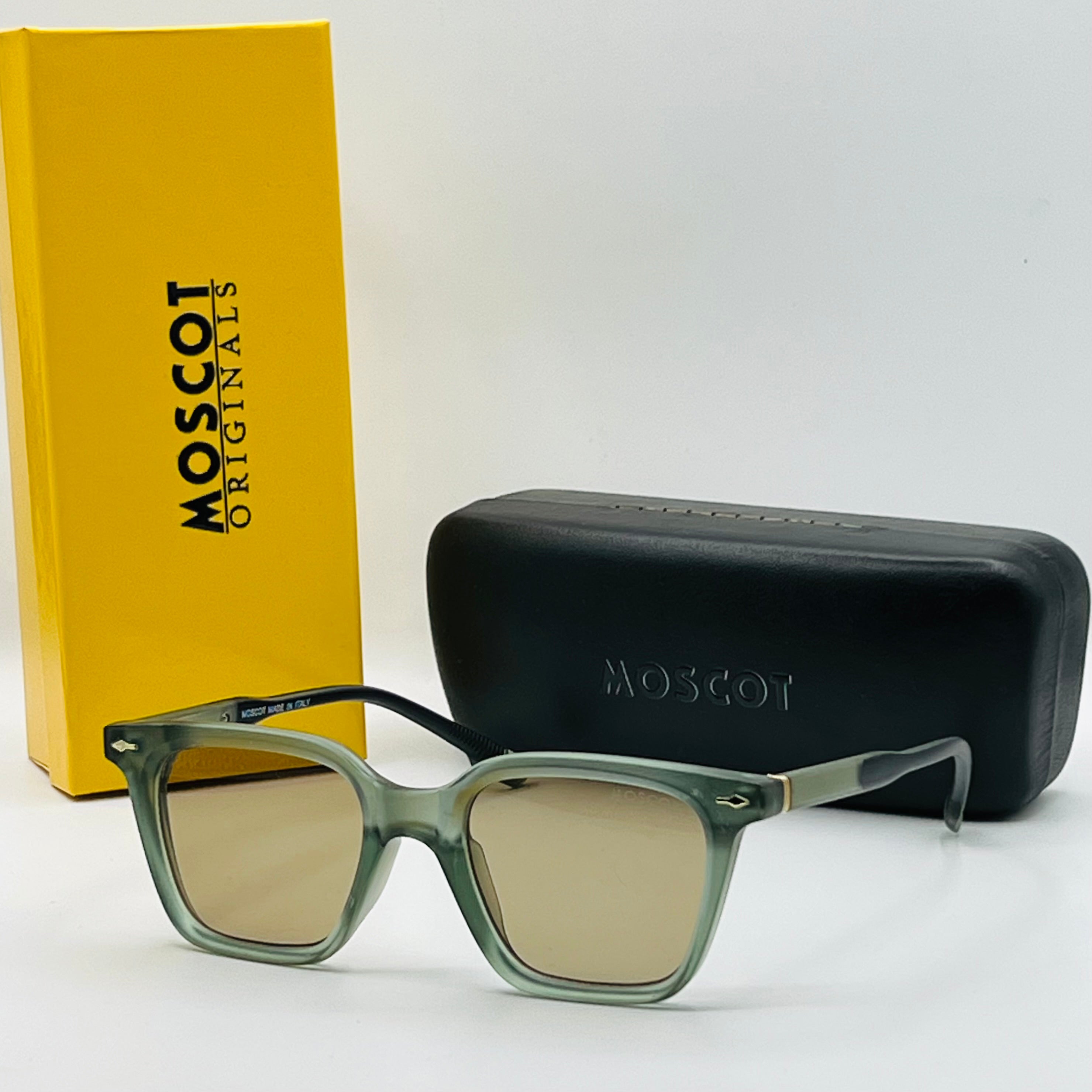 MOSCOT D