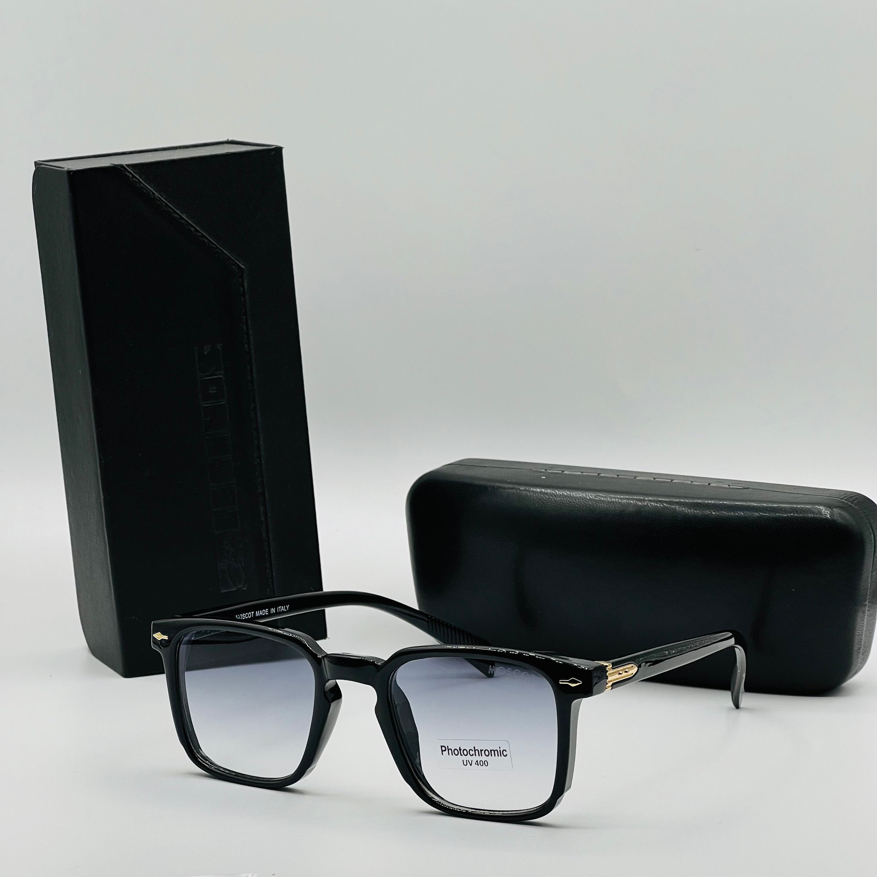 MOSCOT C